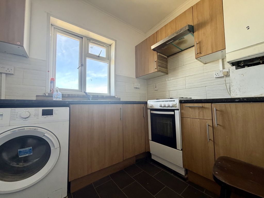 Property photo 1 of 5 Spikes Bridge Road, Southall Ub1