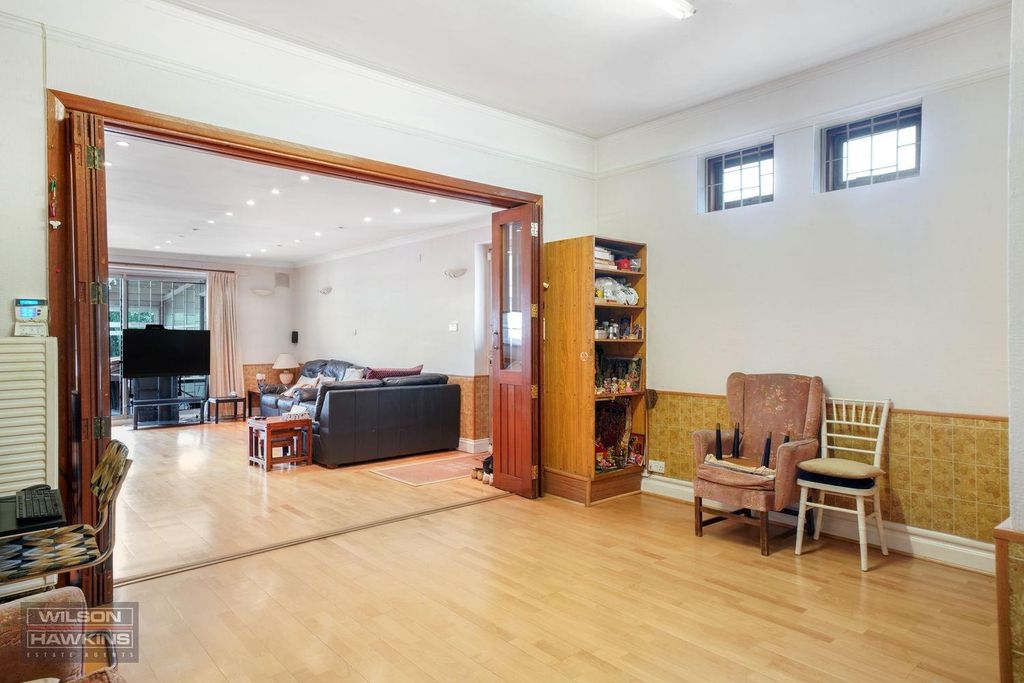 Property photo 2 of 17