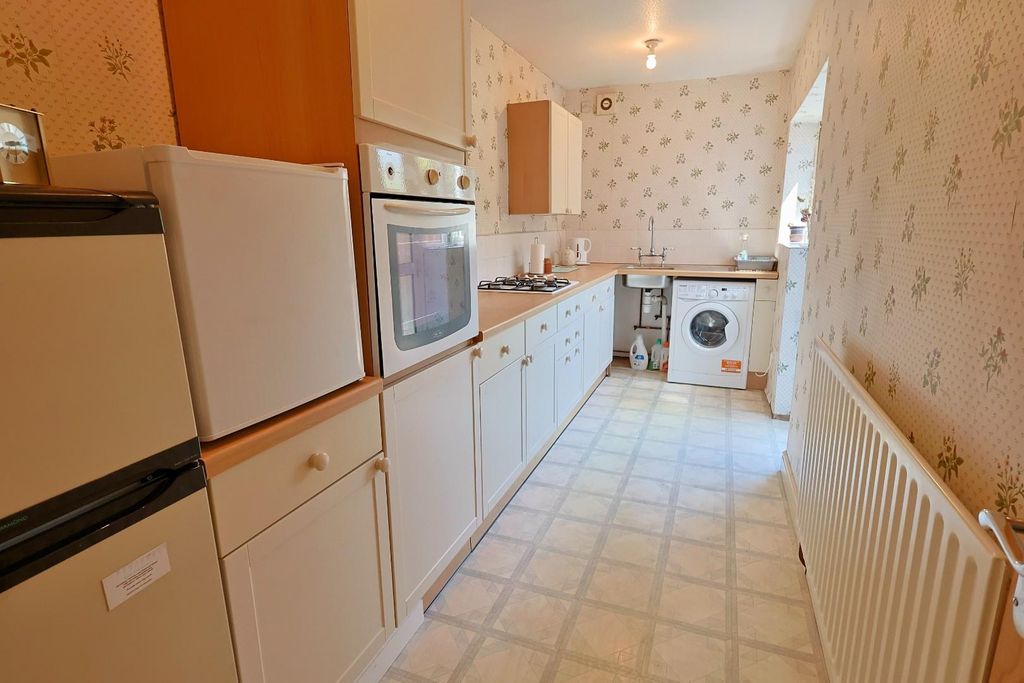 Property photo 3 of 12 Kitchen