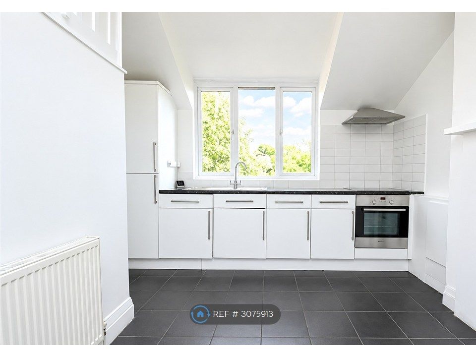 Property photo 1 of 7 Kitchen (3.7m x 3.4m)