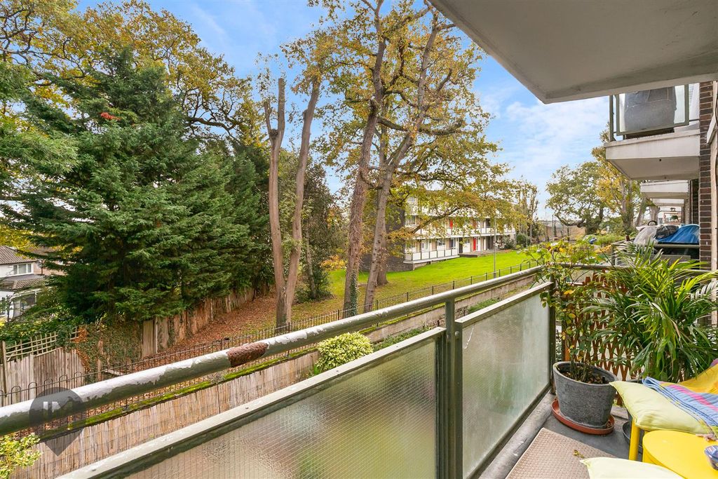 Property photo 3 of 7 Balcony