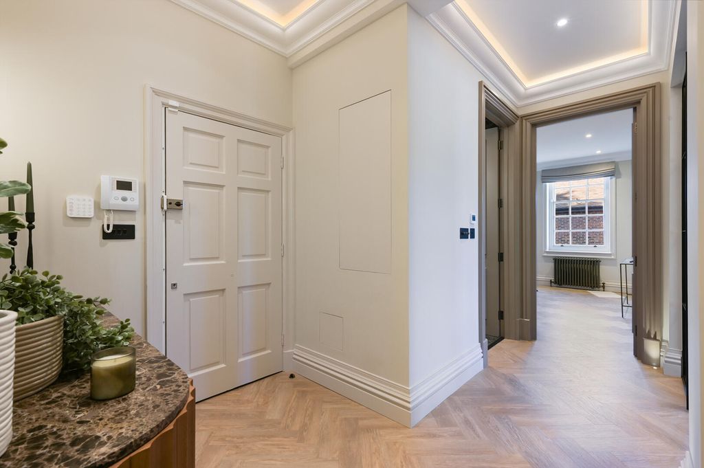 Property photo 3 of 36 Hallway
