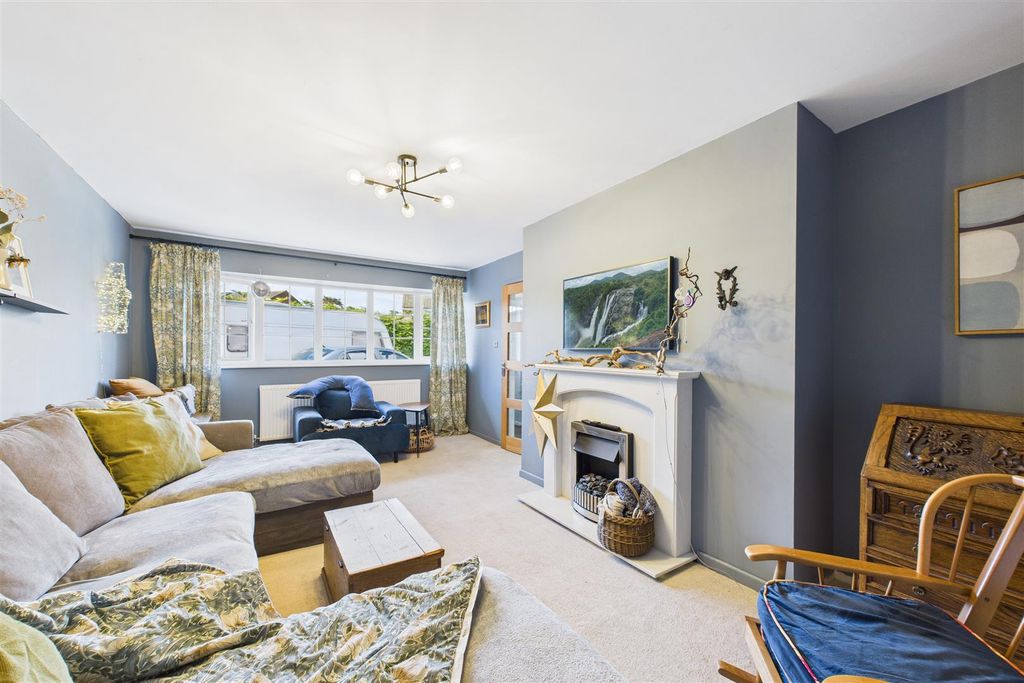 Property photo 2 of 22 Lounge