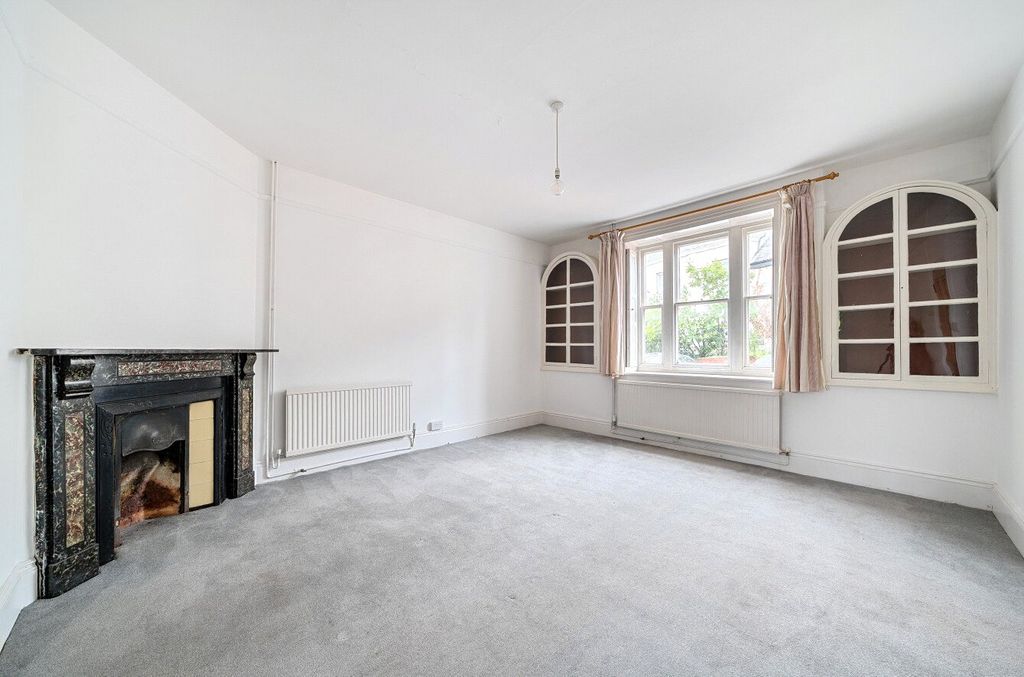 Property photo 3 of 11 Dining Room