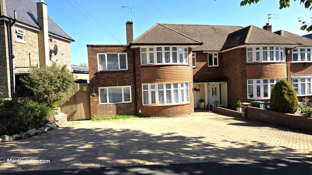 Property photo 1 of 17 4 Bedroom Semi Detached House