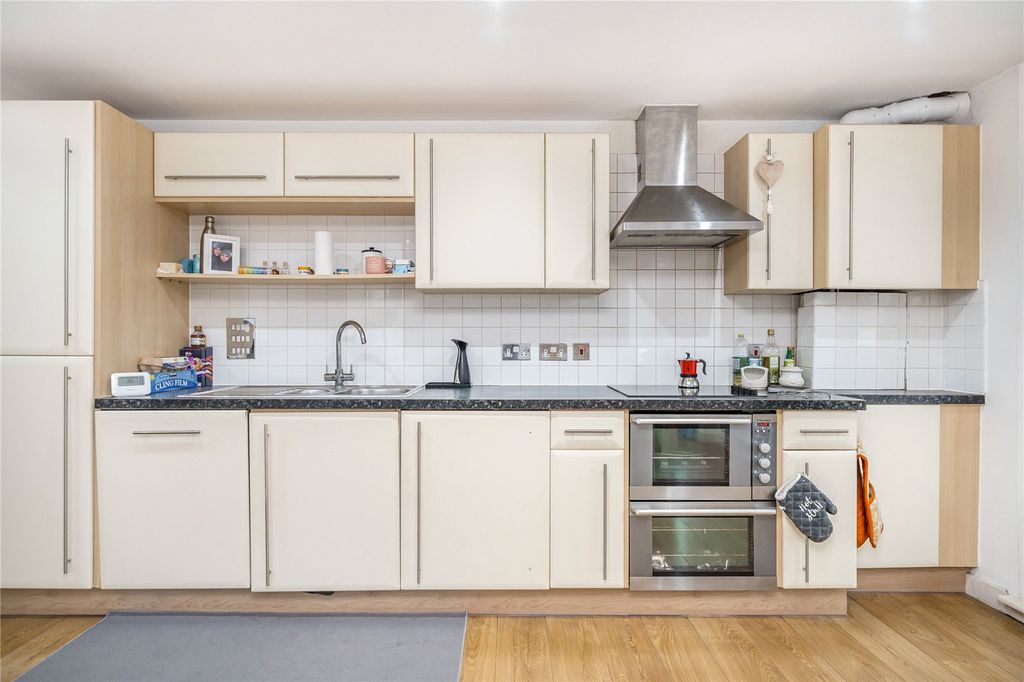 Property photo 3 of 12 Kitchen