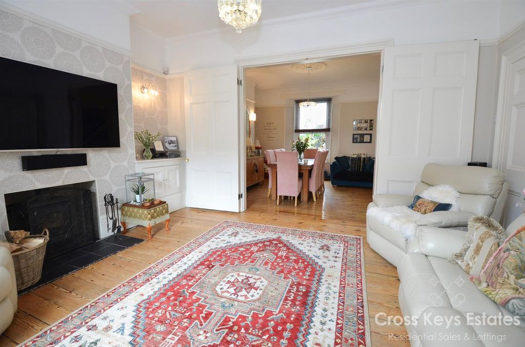 Property photo 3 of 32 Sitting Room