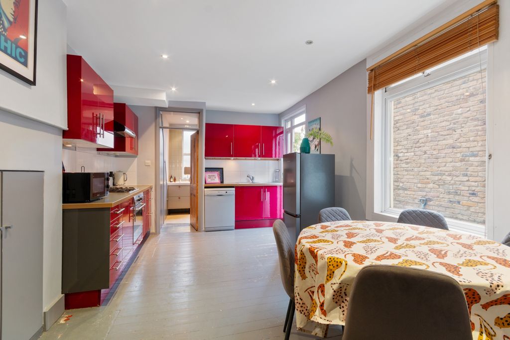 Property photo 2 of 6 Photo 4