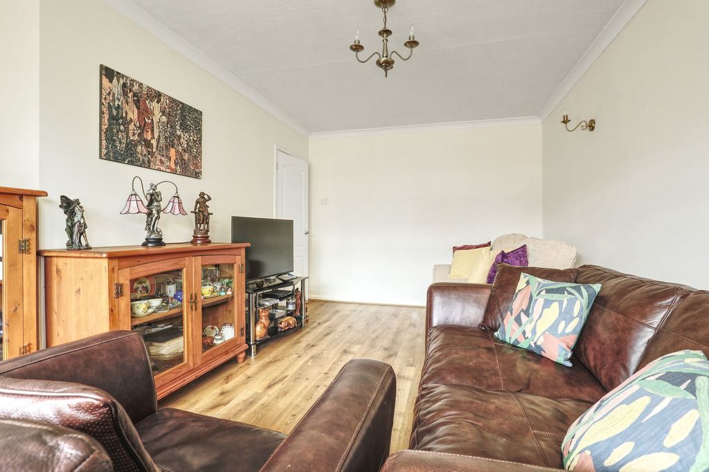 Property photo 3 of 12