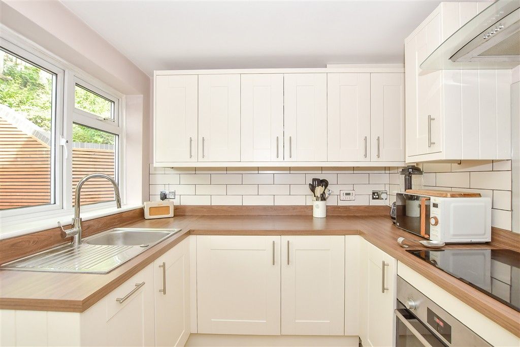 Property photo 3 of 12 Kitchen