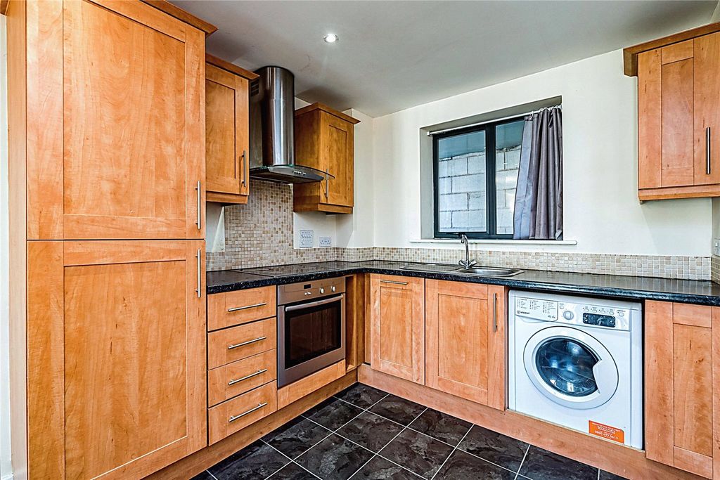 Property photo 2 of 9 Kitchen