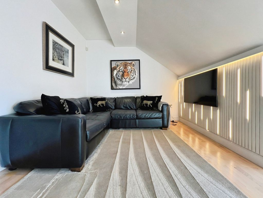 Property photo 3 of 17 Photo 14