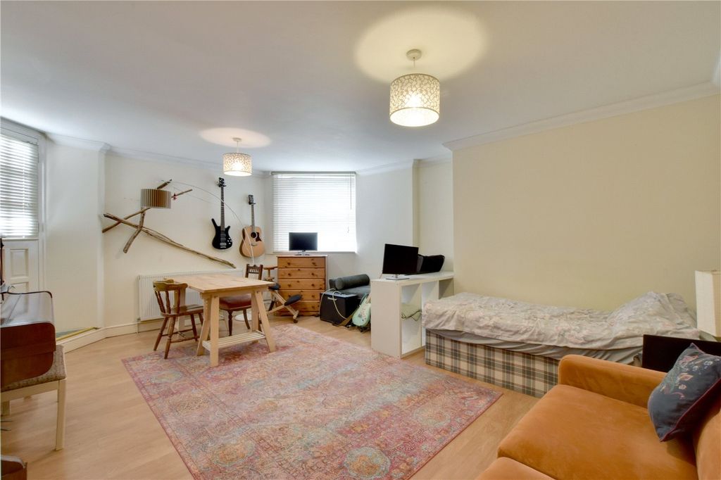 Property photo 2 of 11 Picture No. 10
