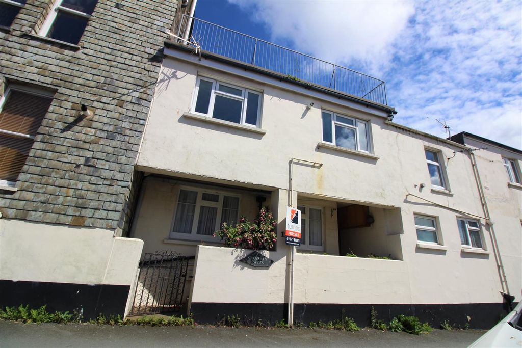 Property photo 1 of 7 Front