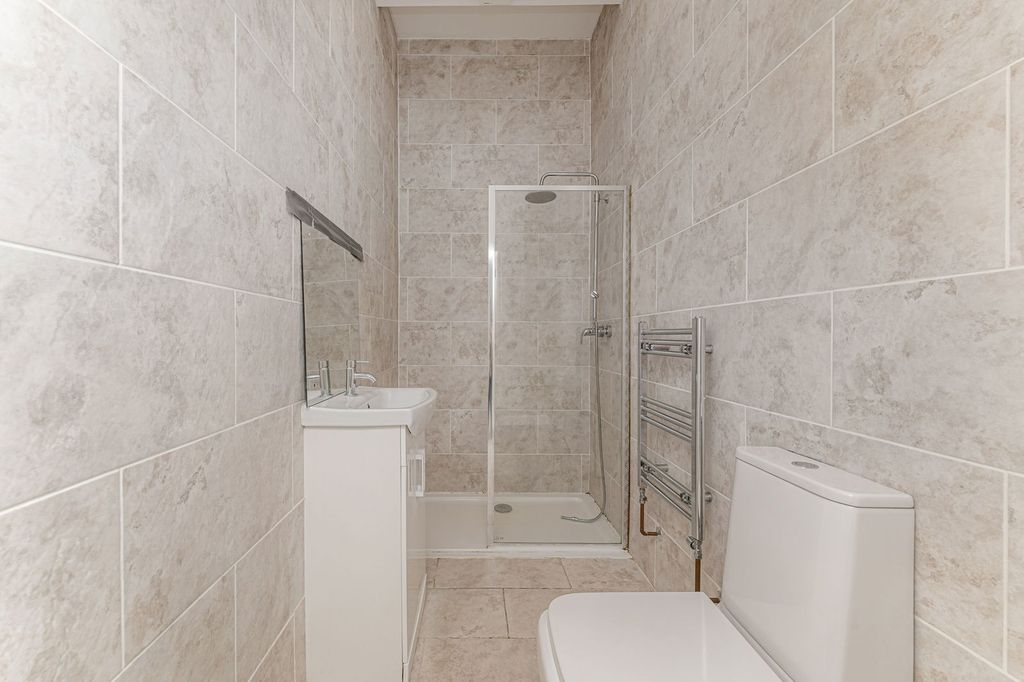 Property photo 3 of 38