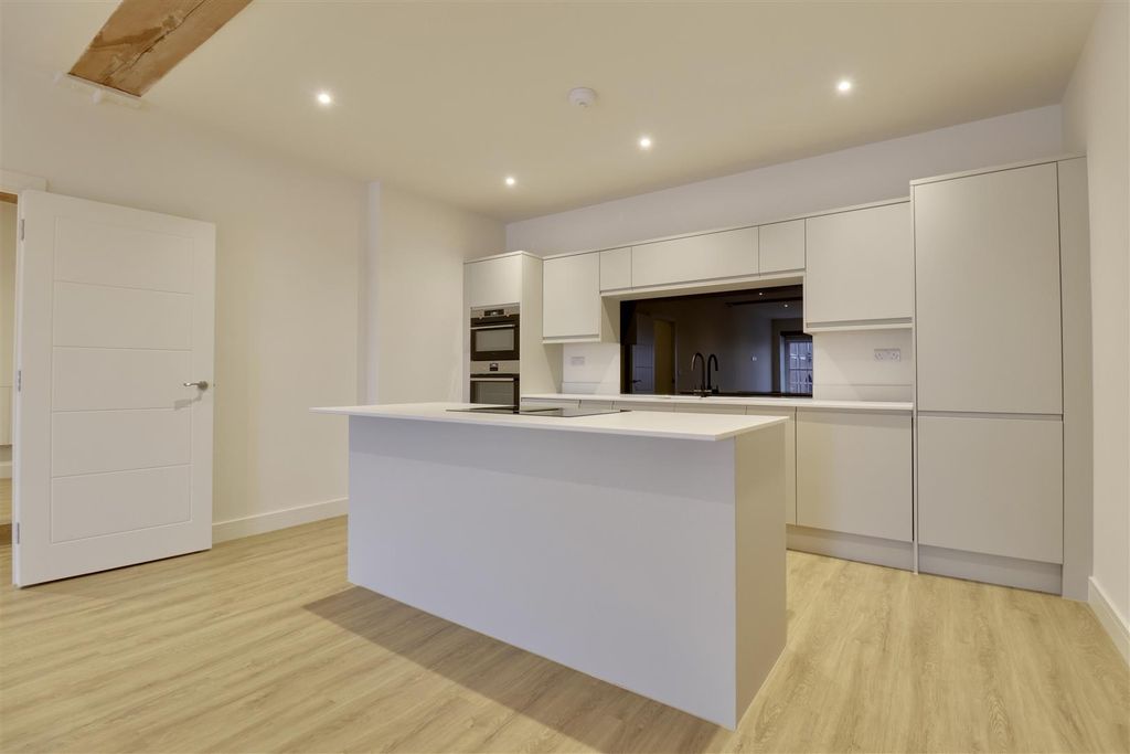 Property photo 2 of 17 Kitchen