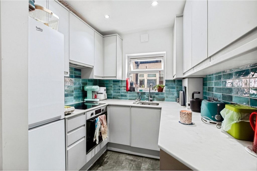 Property photo 3 of 20 Kitchen