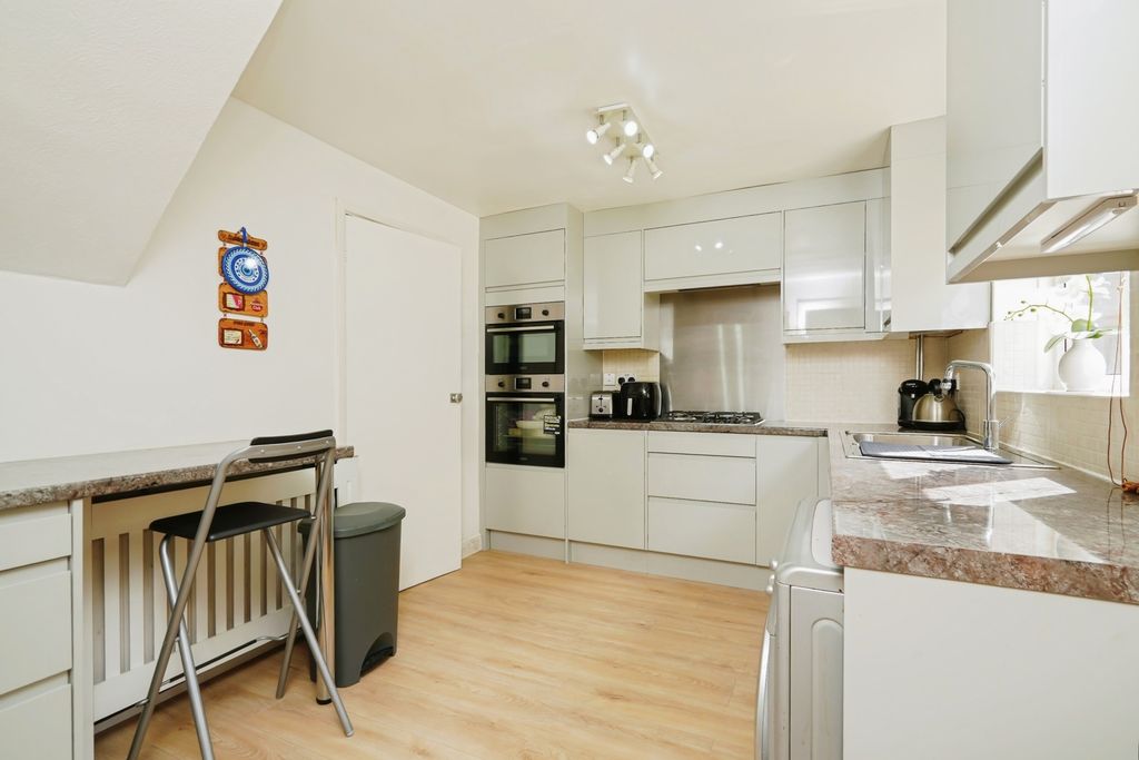 Property photo 3 of 17 Photo