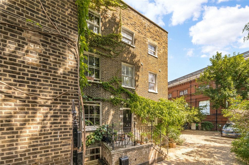Property photo 1 of 7 External