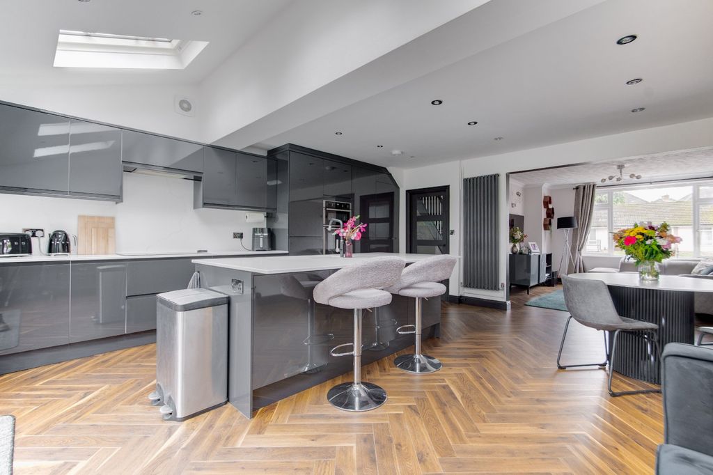 Property photo 1 of 16 Picture No. 14