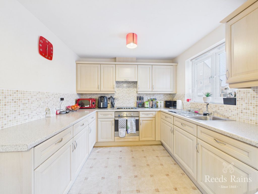 Property photo 3 of 21 Kitchen/Dining Room