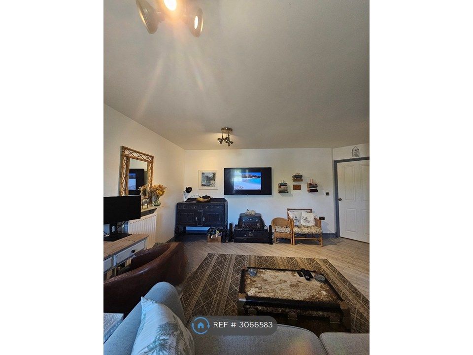 Property photo 1 of 10 Living Room