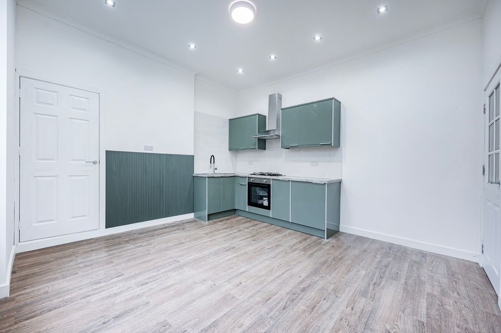 Property photo 2 of 32