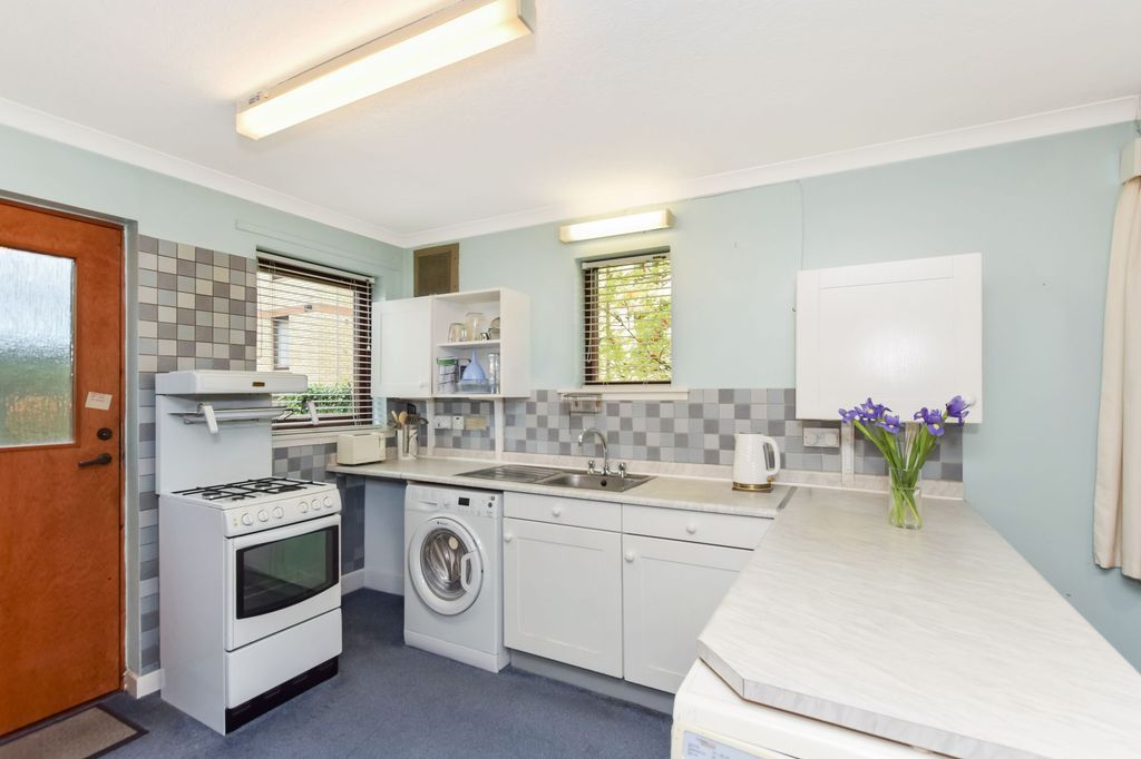 Property photo 2 of 19 Kitchen