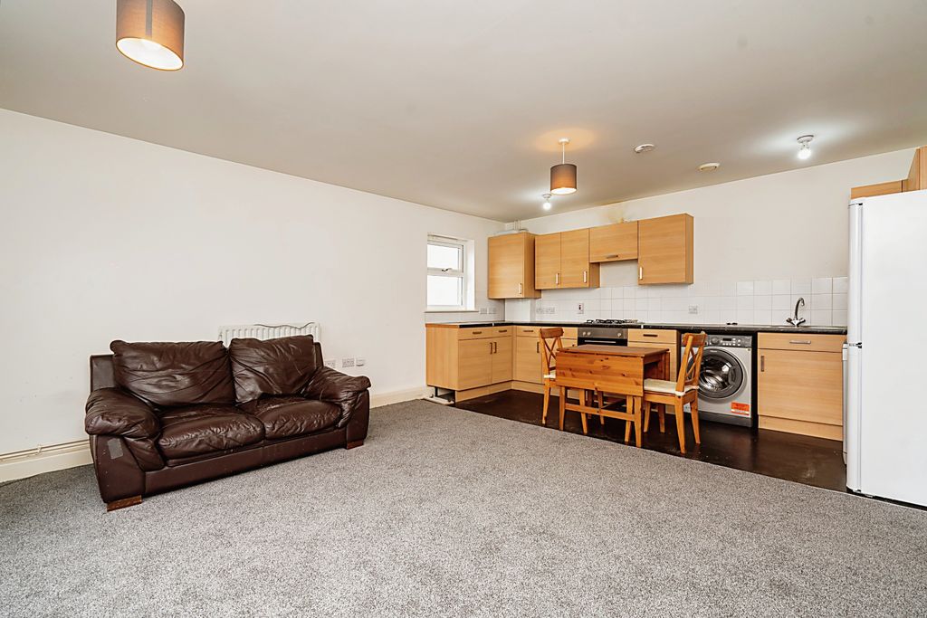 Property photo 3 of 11 3
