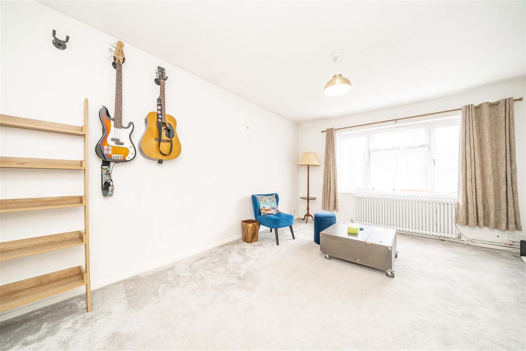 Property photo 2 of 6