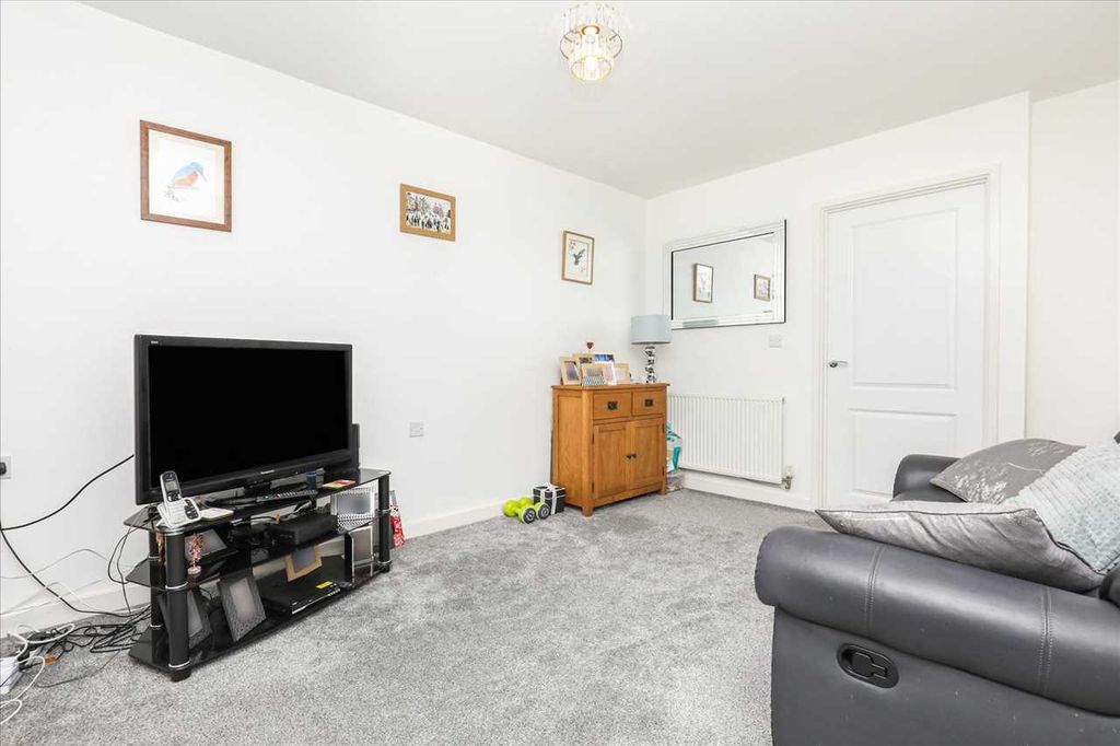 Property photo 2 of 17 Lounge