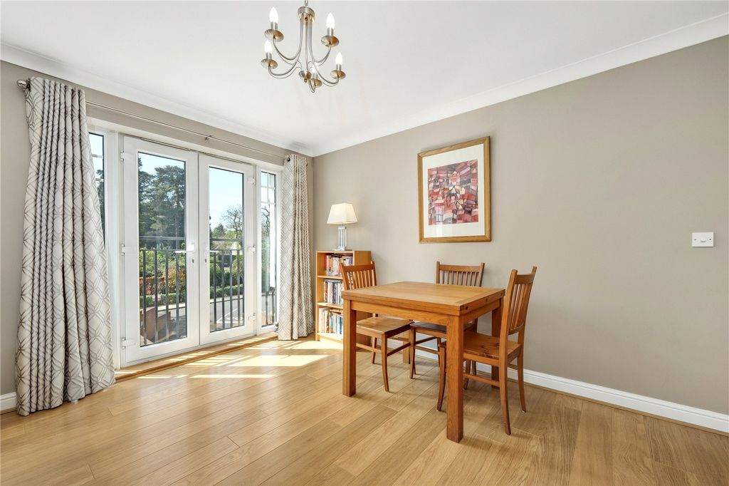 Property photo 3 of 13 Dining Area
