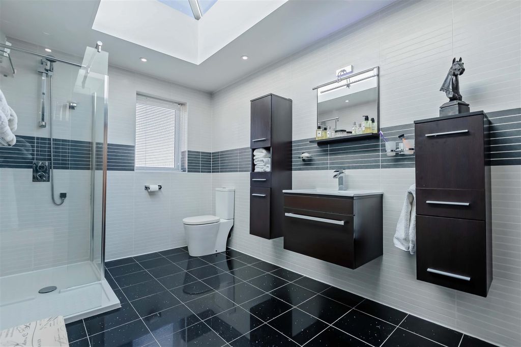 Property photo 3 of 15 Durrington Lane_6.Jpg