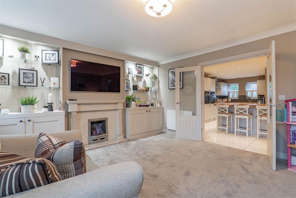 Property photo 1 of 27 Lounge