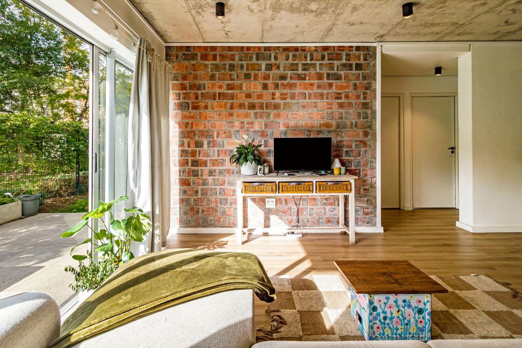 Property photo 1 of 37
