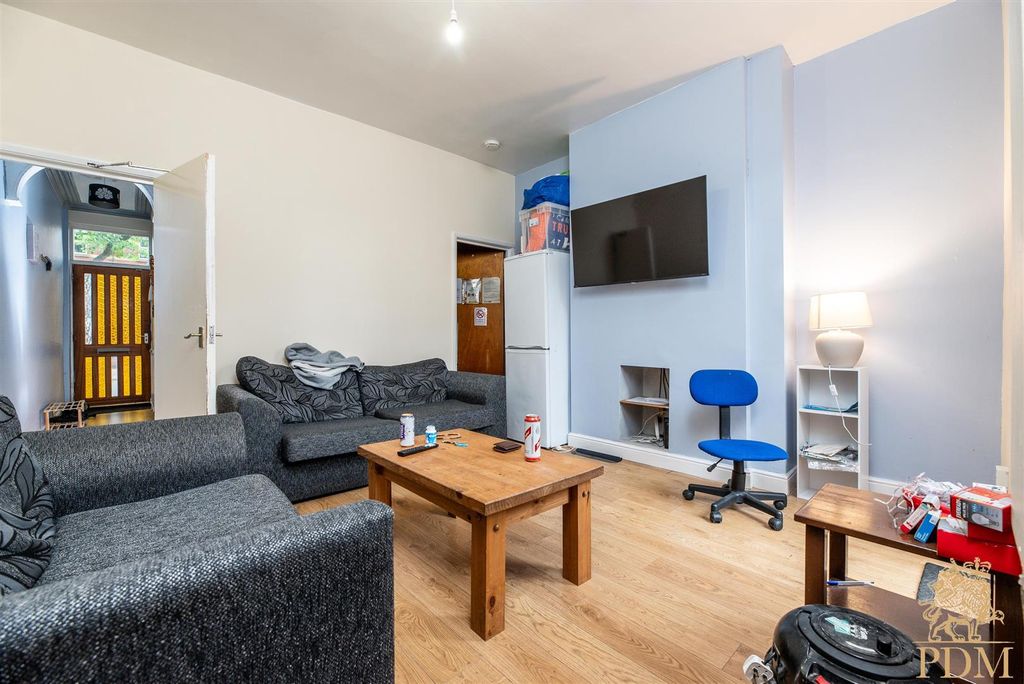 Property photo 3 of 16 50 Lenton Boulevard, Lenton (4 Of 17).Jpg