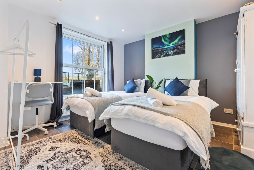 Property photo 3 of 24