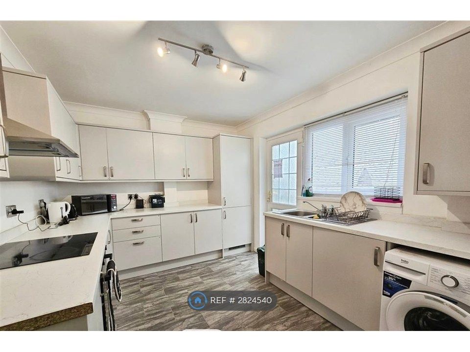 Property photo 1 of 9 Kitchen