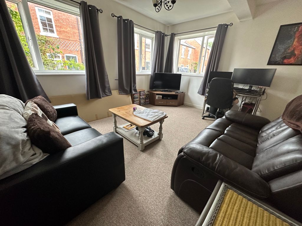 Property photo 3 of 5 Living Room