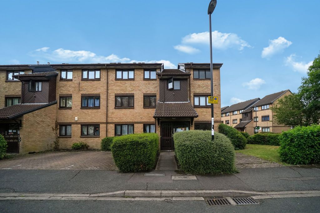 Property photo 1 of 10 30 Redgrave Close - Ugpvmvolxnvlu7Ztrban