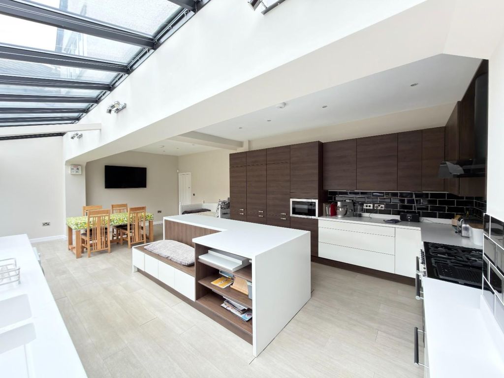 Property photo 3 of 34