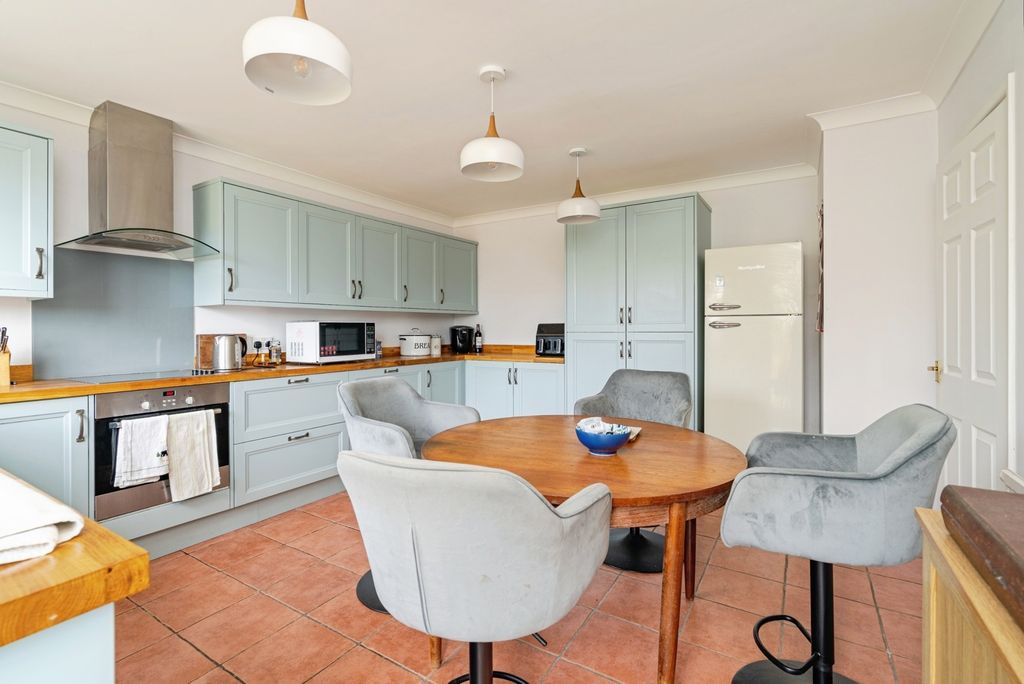 Property photo 3 of 17 Photo