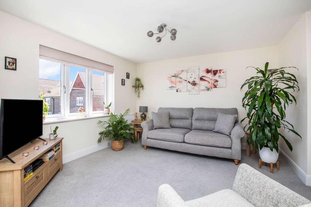 Property photo 3 of 12 5066282