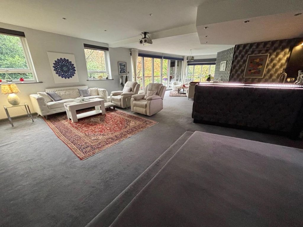 Property photo 2 of 36