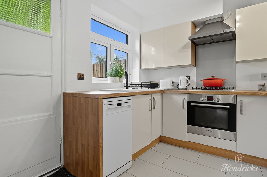 Property photo 3 of 43