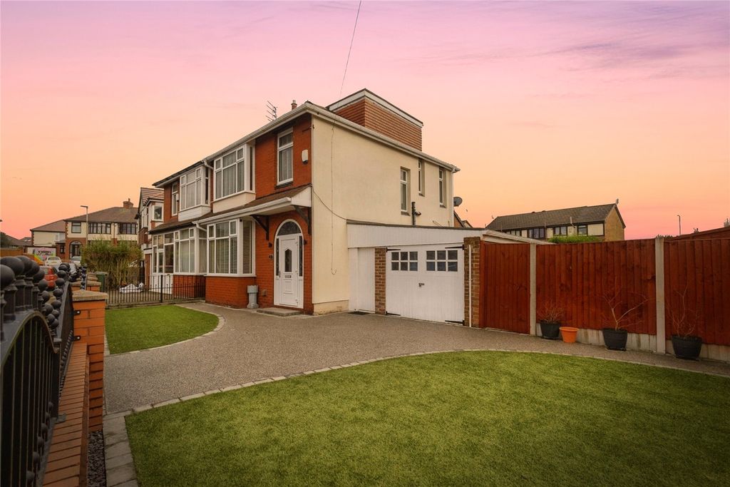 Property photo 1 of 18 Photography