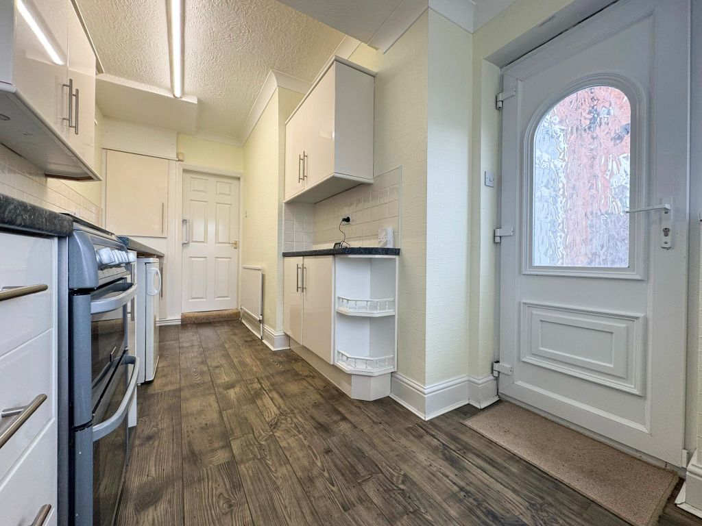 Property photo 3 of 9 Kitchen