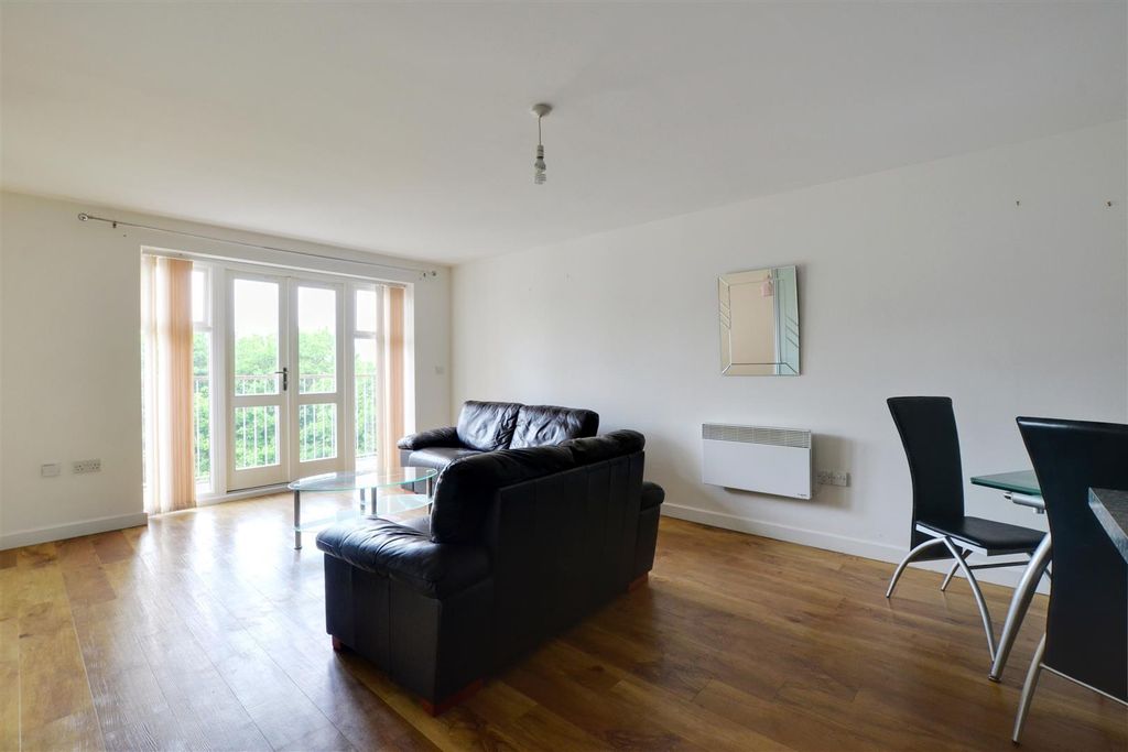 Property photo 3 of 12