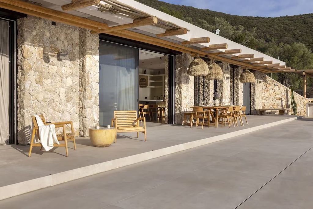 Property photo 3 of 23