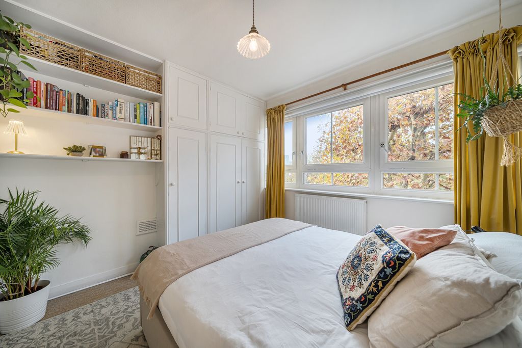 Property photo 3 of 20 Bedroom 1